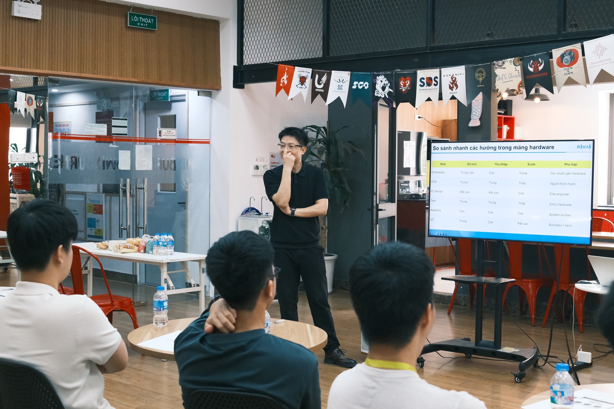 Đô Trịnh làm speaker tại STEM Exploration Day - Swinburne Vietnam